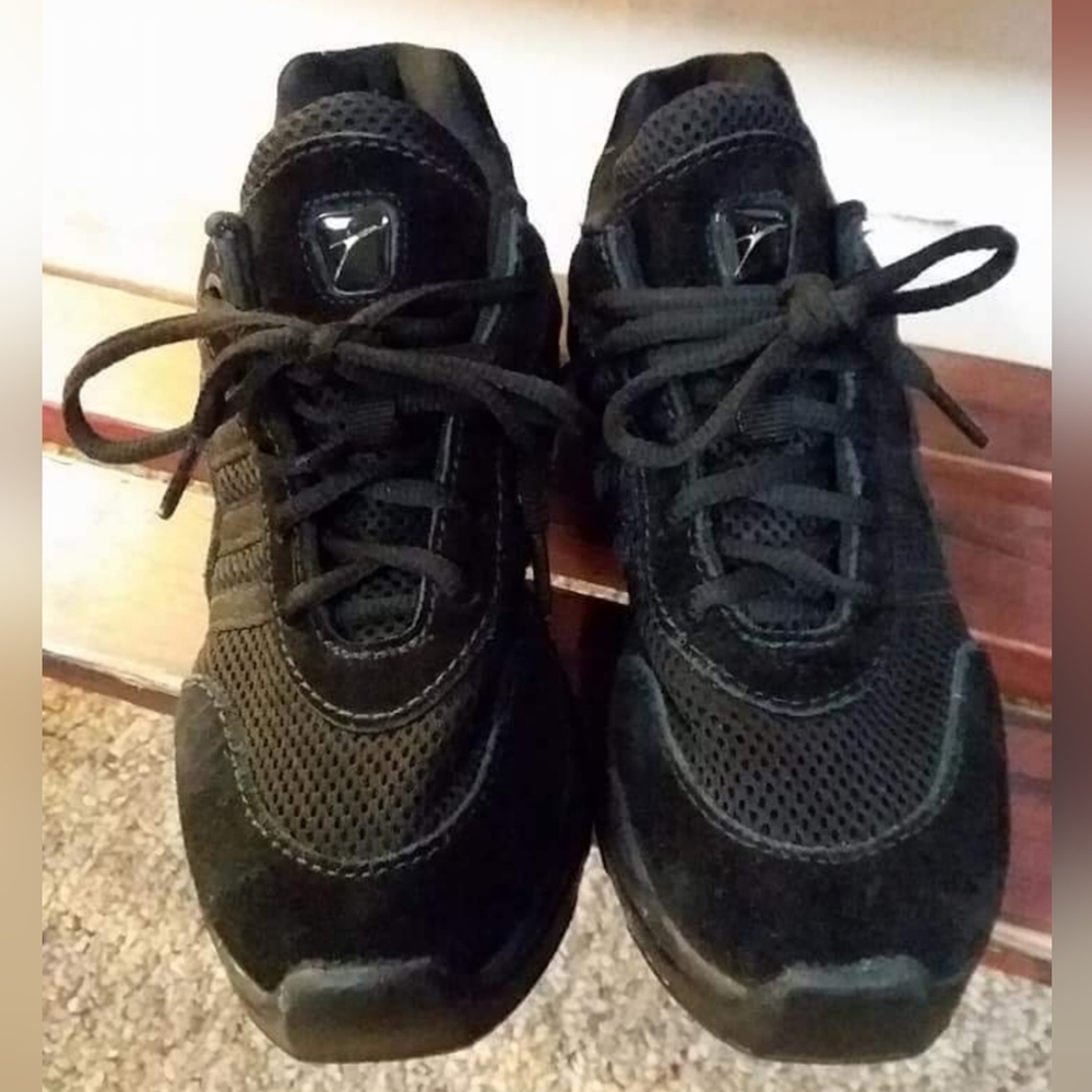 "So Danca" Dance shoes size 8.5 youth/women's black